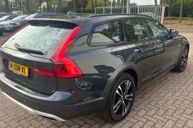 Volvo V90 (2017) thumbnail 4