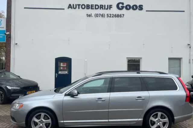 Volvo V70 (2011) thumbnail 2
