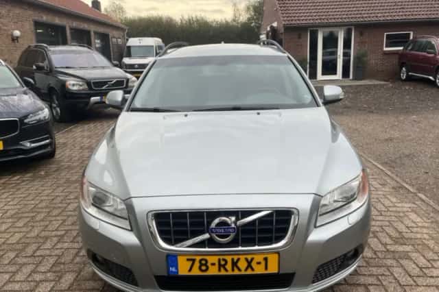 Volvo V70 (2011) thumbnail 3
