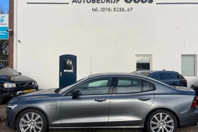 Volvo S60 (2020) thumbnail 2