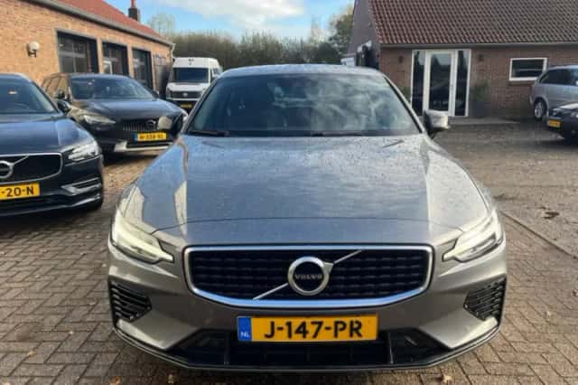 Volvo S60 (2020) thumbnail 3