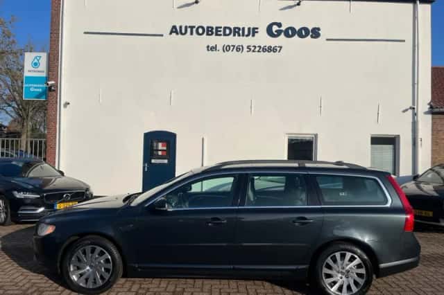 Volvo V70 (2011) thumbnail 2