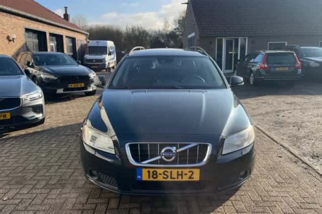 Volvo V70 (2011) thumbnail 3