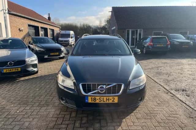 Volvo V70 (2011) thumbnail 3