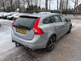 Volvo V60 (2015) thumbnail 4