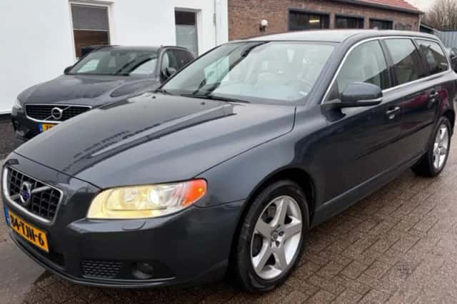 Volvo V70 (2012) thumbnail 1
