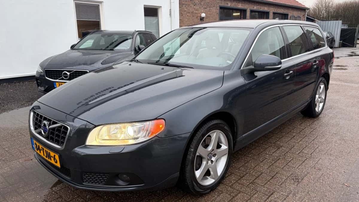 Volvo V70 — foto 1