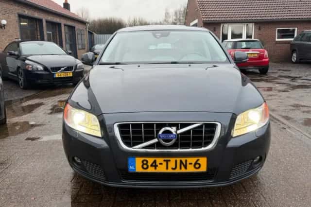 Volvo V70 (2012) thumbnail 3