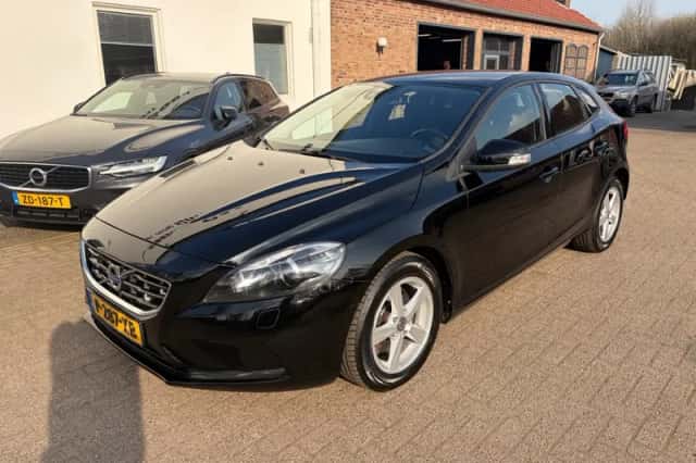 Volvo V40 (2014) thumbnail 1