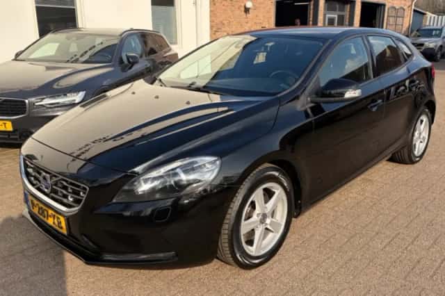 Volvo V40 (2014) thumbnail 1