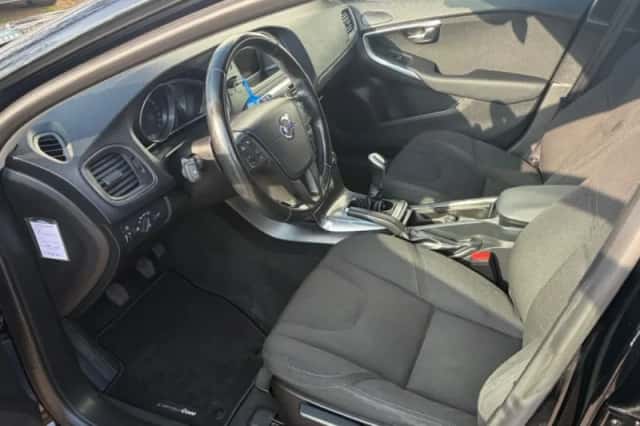 Volvo V40 (2014) thumbnail 6