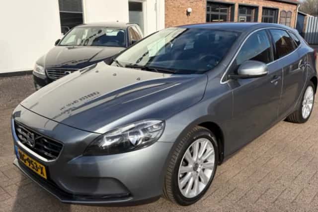 Volvo V40 (2015) thumbnail 1