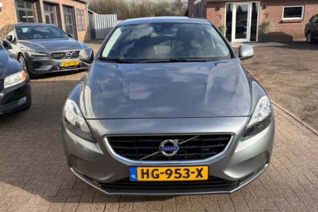 Volvo V40 (2015) thumbnail 3