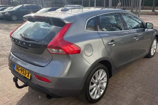 Volvo V40 (2015) thumbnail 4