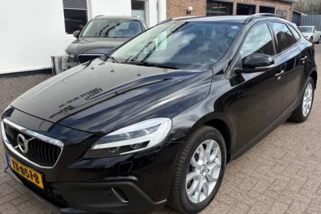 Volvo V40 (2017) thumbnail 1