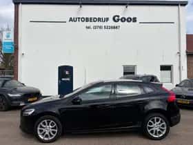 Volvo V40 (2017) thumbnail 2