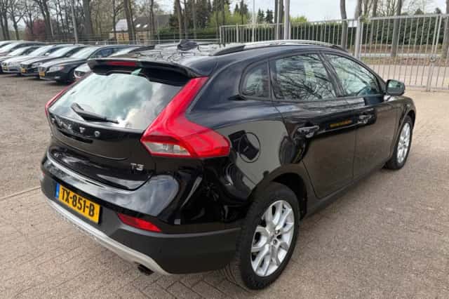 Volvo V40 (2017) thumbnail 4