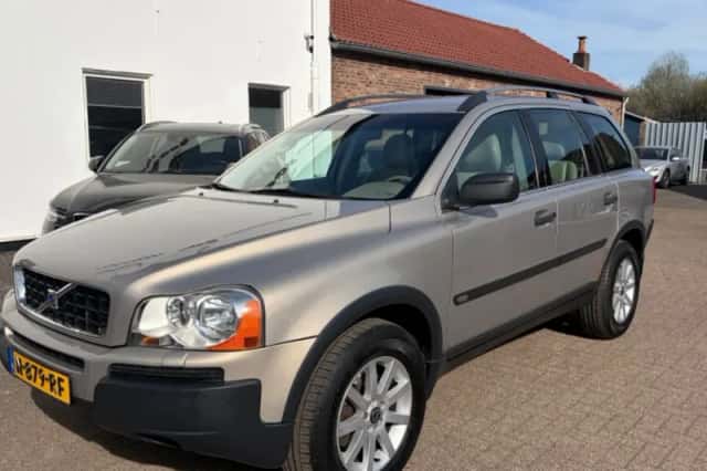 Volvo XC90 (2003) thumbnail 1