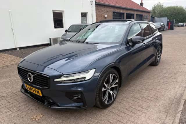 Volvo V60 (2021) thumbnail 1