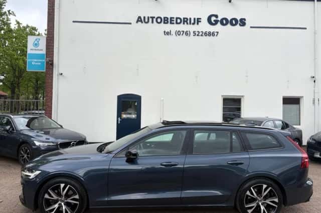 Volvo V60 (2021) thumbnail 2