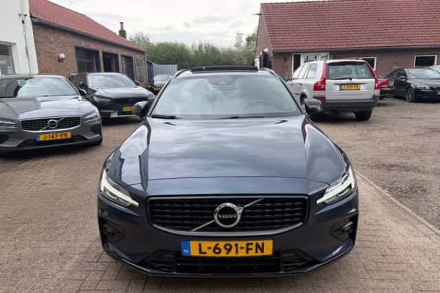 Volvo V60 (2021) thumbnail 3