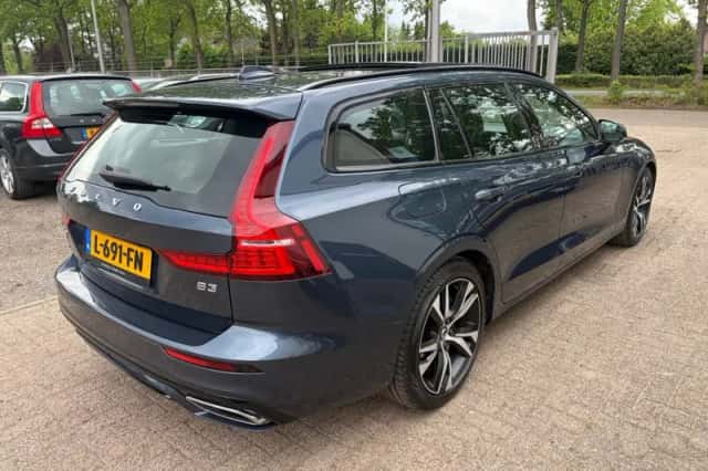 Volvo V60 (2021) thumbnail 4