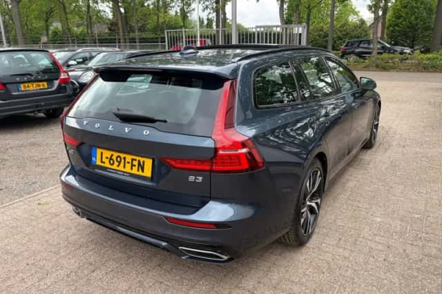 Volvo V60 (2021) thumbnail 5