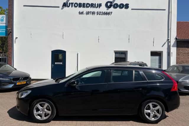 Volvo V60 (2011) thumbnail 2
