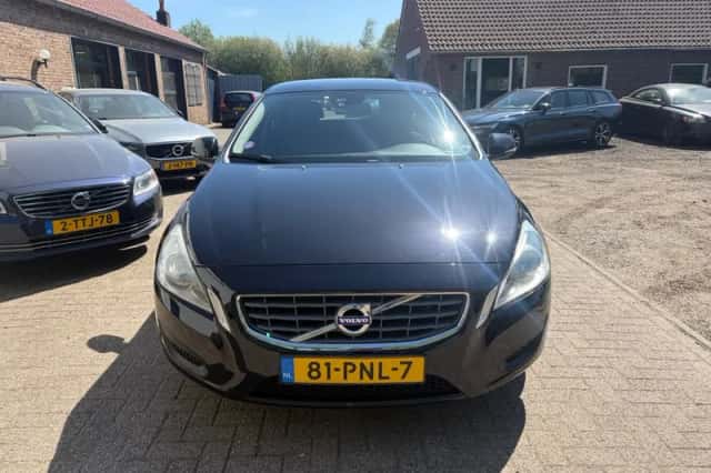 Volvo V60 (2011) thumbnail 3