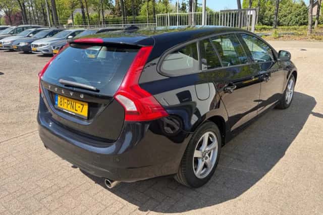 Volvo V60 (2011) thumbnail 4