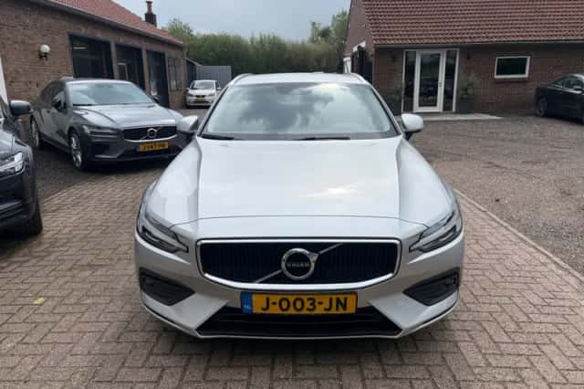 Volvo V60 (2020) thumbnail 3