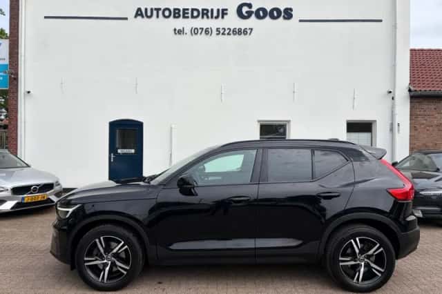 Volvo XC40 (2022) thumbnail 2