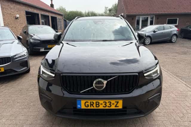 Volvo XC40 (2022) thumbnail 3