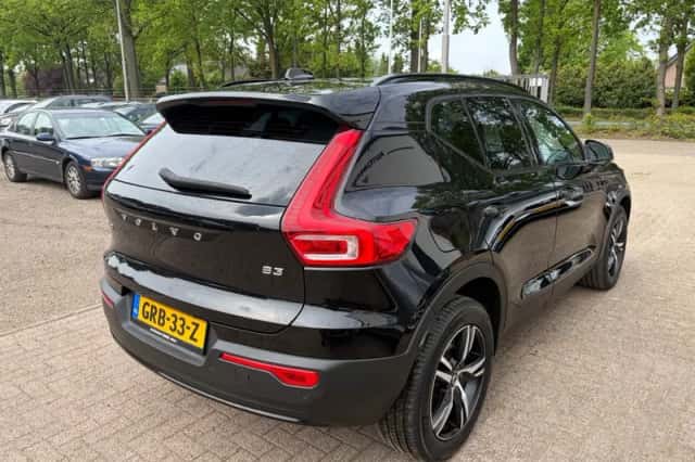 Volvo XC40 (2022) thumbnail 4