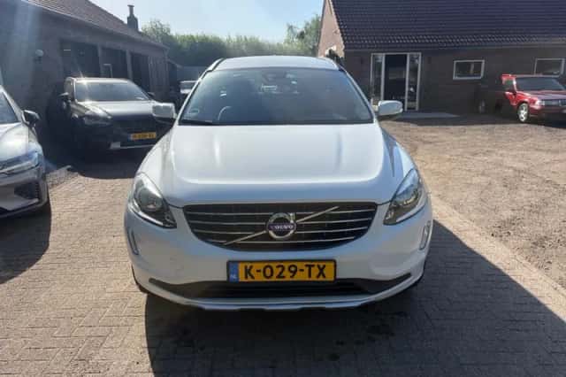Volvo XC60 (2013) thumbnail 3