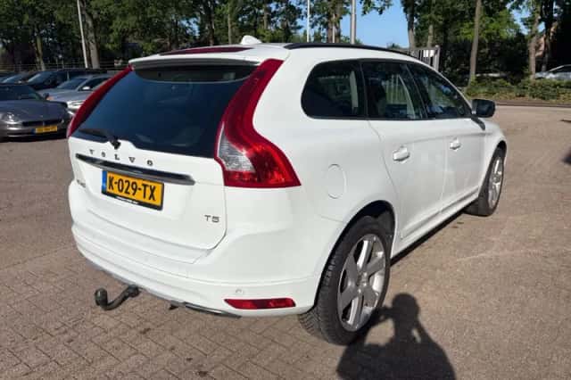 Volvo XC60 (2013) thumbnail 4