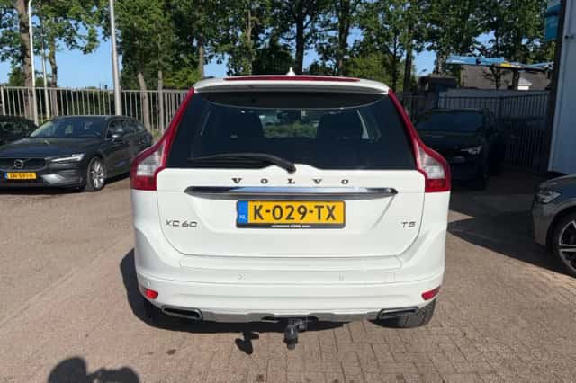 Volvo XC60 (2013) thumbnail 5