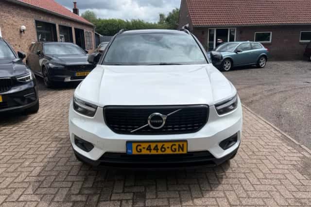 Volvo XC40 (2019) thumbnail 3