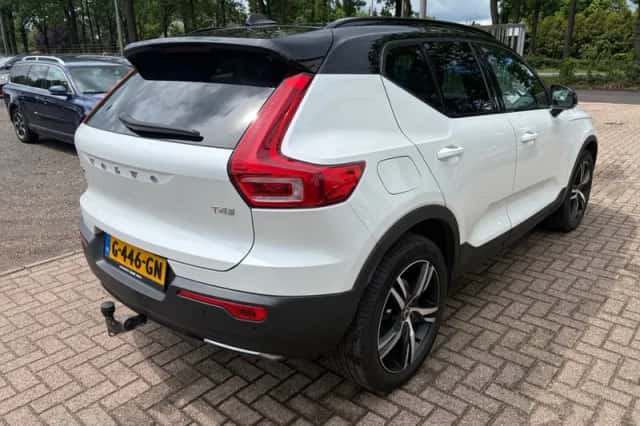 Volvo XC40 (2019) thumbnail 4