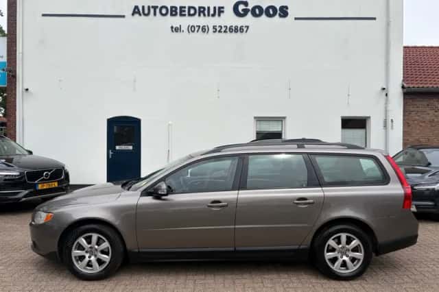 Volvo V70 (2009) thumbnail 2