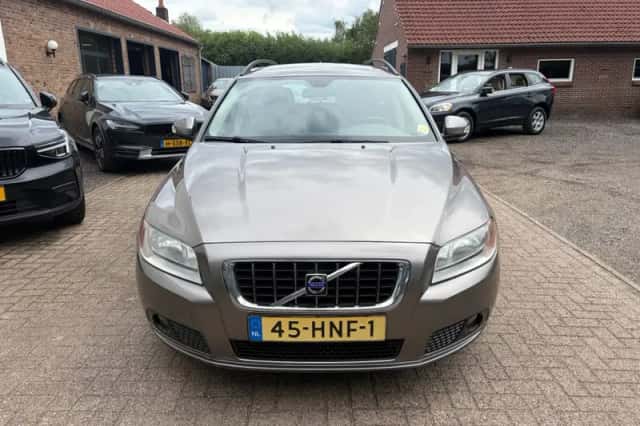 Volvo V70 (2009) thumbnail 3