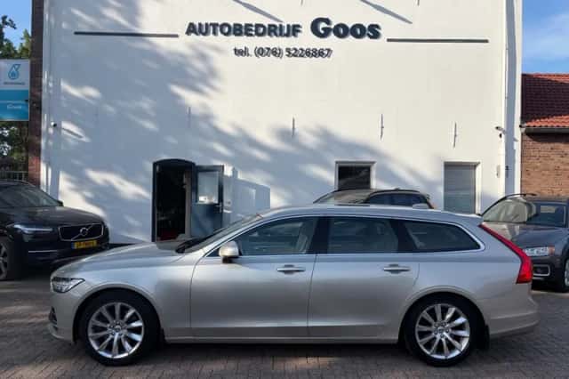 Volvo V90 (2018) thumbnail 2