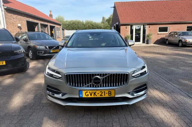 Volvo V90 (2018) thumbnail 3