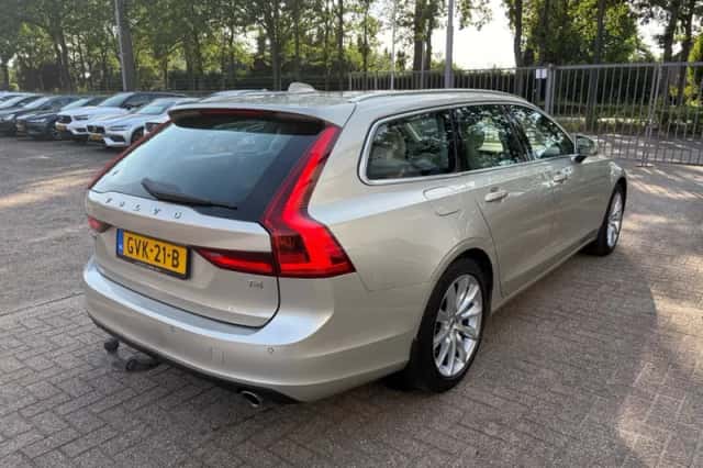 Volvo V90 (2018) thumbnail 4