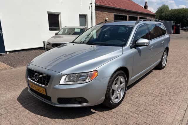 Volvo V70 (2010) thumbnail 1