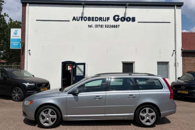 Volvo V70 (2010) thumbnail 2