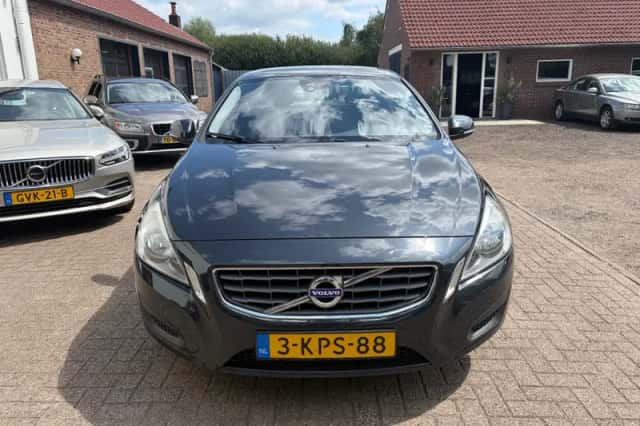 Volvo V60 (2013) thumbnail 3