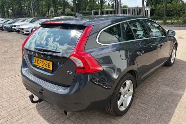 Volvo V60 (2013) thumbnail 4