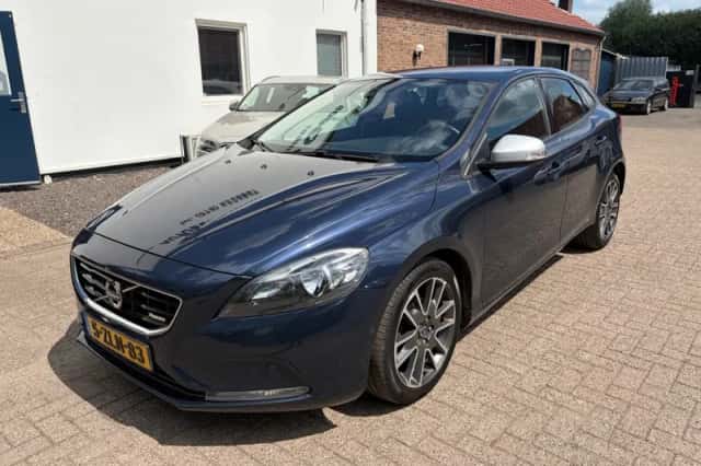 Volvo V40 (2013) thumbnail 1