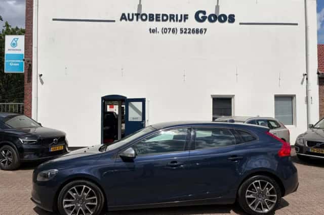 Volvo V40 (2013) thumbnail 2